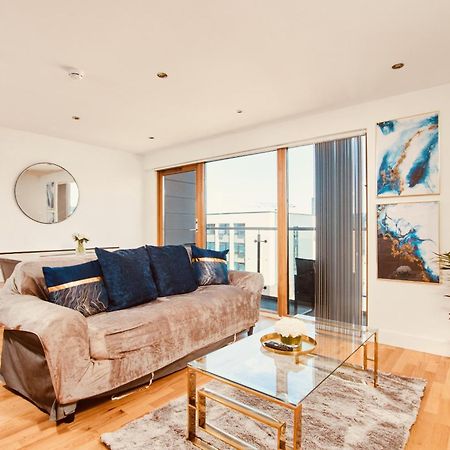 King Deluxe City Apt Large Space& Free Parking! No Balcony ليدز المظهر الخارجي الصورة