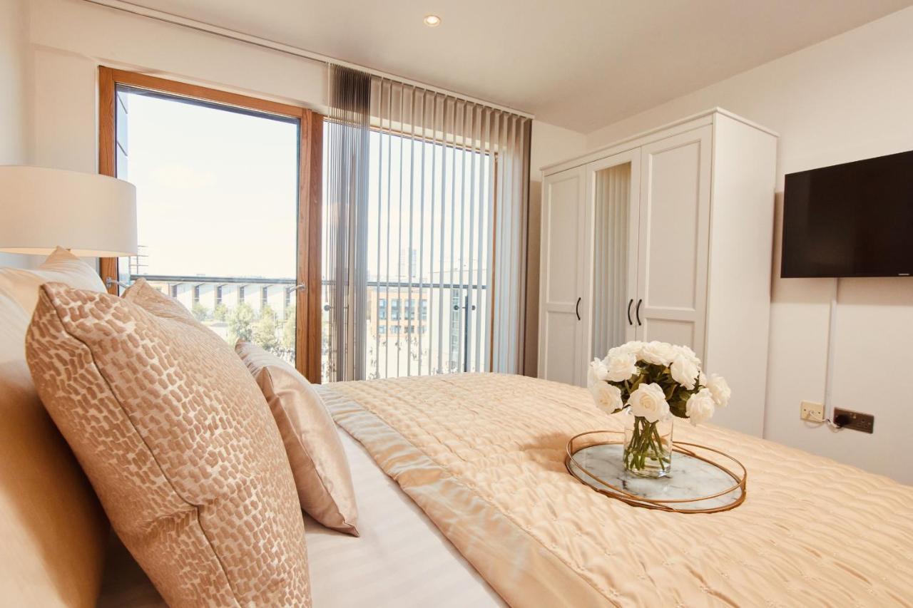 King Deluxe City Apt Large Space& Free Parking! No Balcony ليدز المظهر الخارجي الصورة