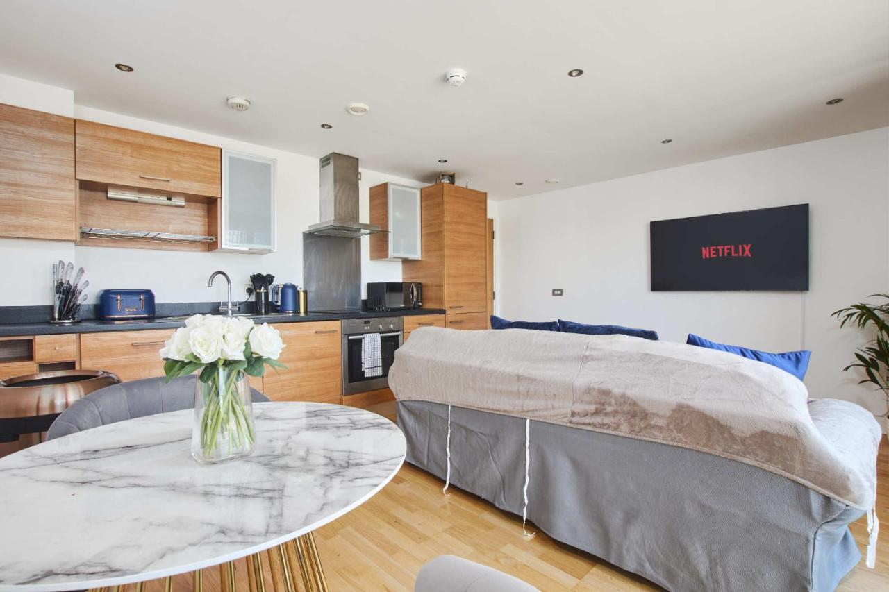 King Deluxe City Apt Large Space& Free Parking! No Balcony ليدز المظهر الخارجي الصورة