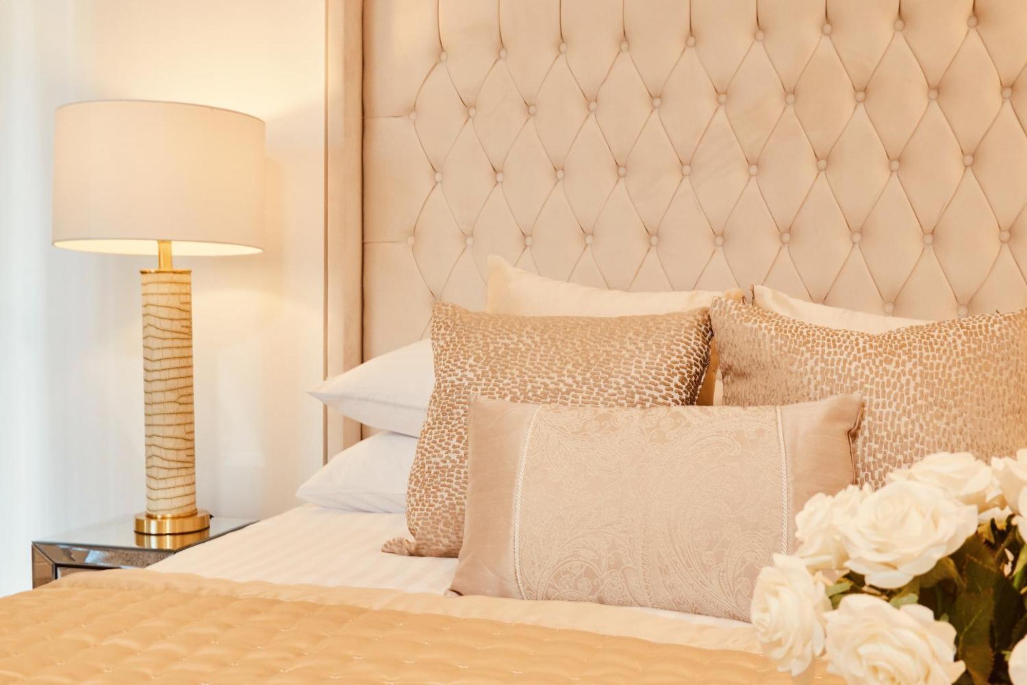 King Deluxe City Apt Large Space& Free Parking! No Balcony ليدز المظهر الخارجي الصورة
