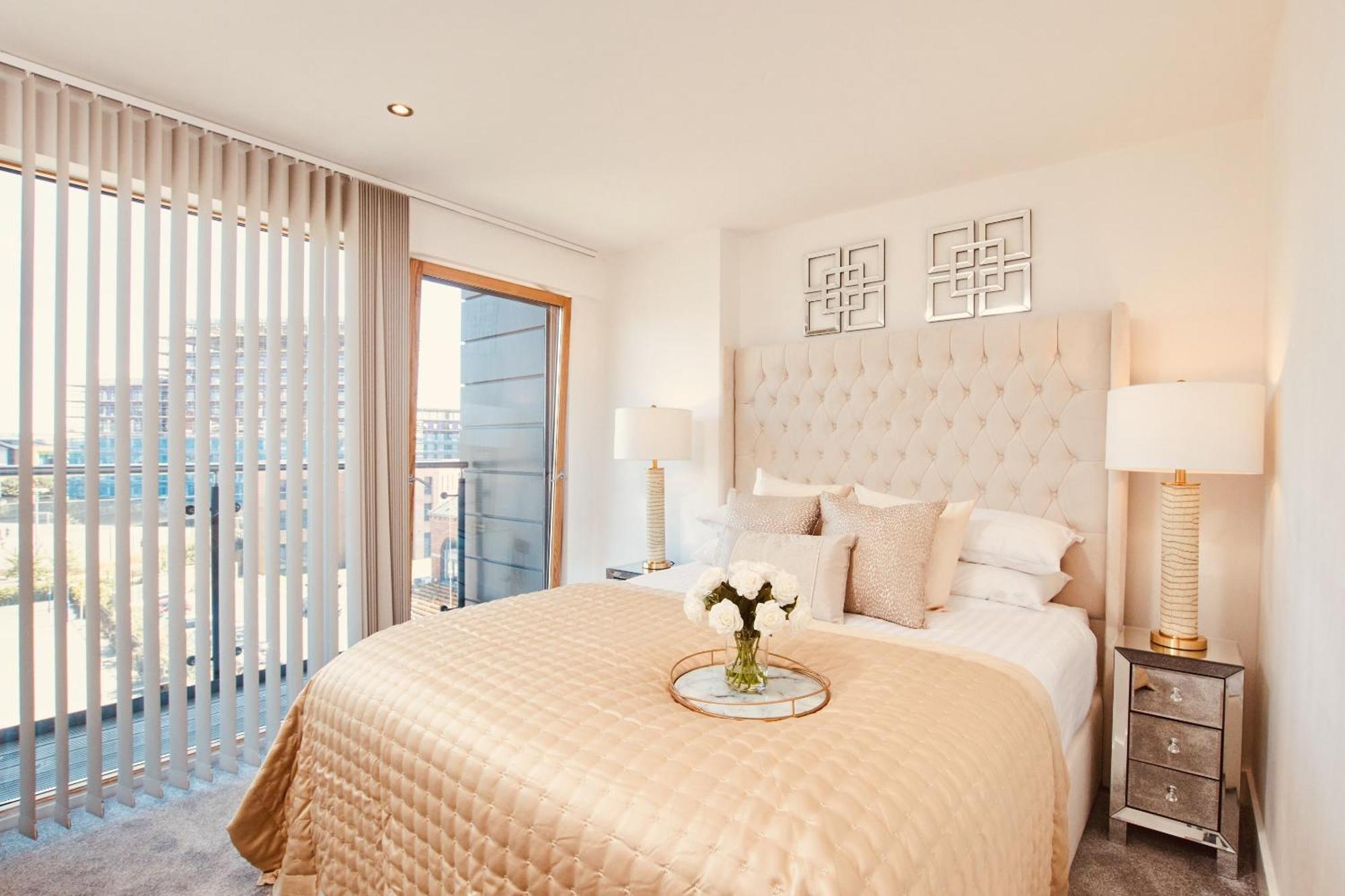 King Deluxe City Apt Large Space& Free Parking! No Balcony ليدز المظهر الخارجي الصورة