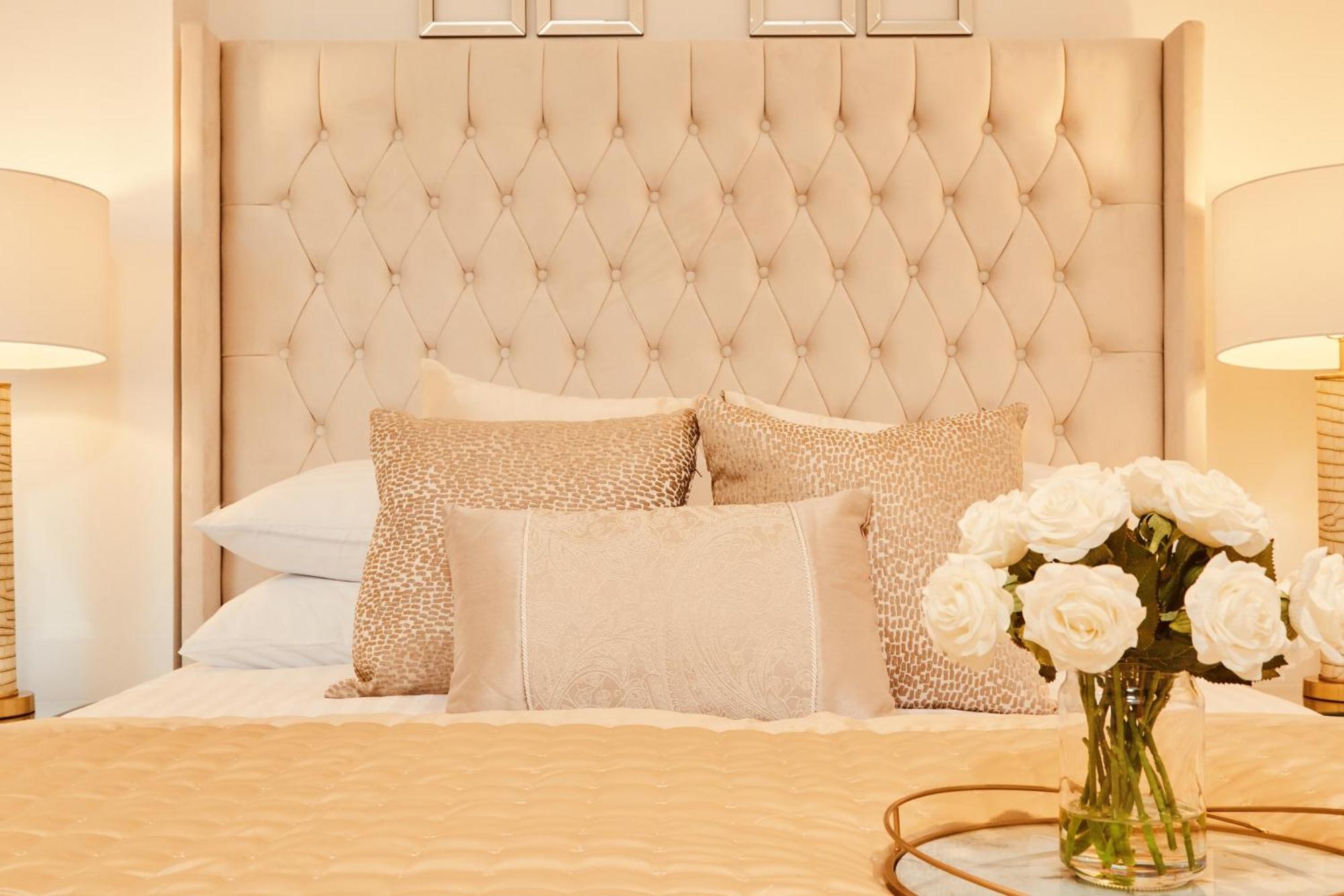 King Deluxe City Apt Large Space& Free Parking! No Balcony ليدز الغرفة الصورة