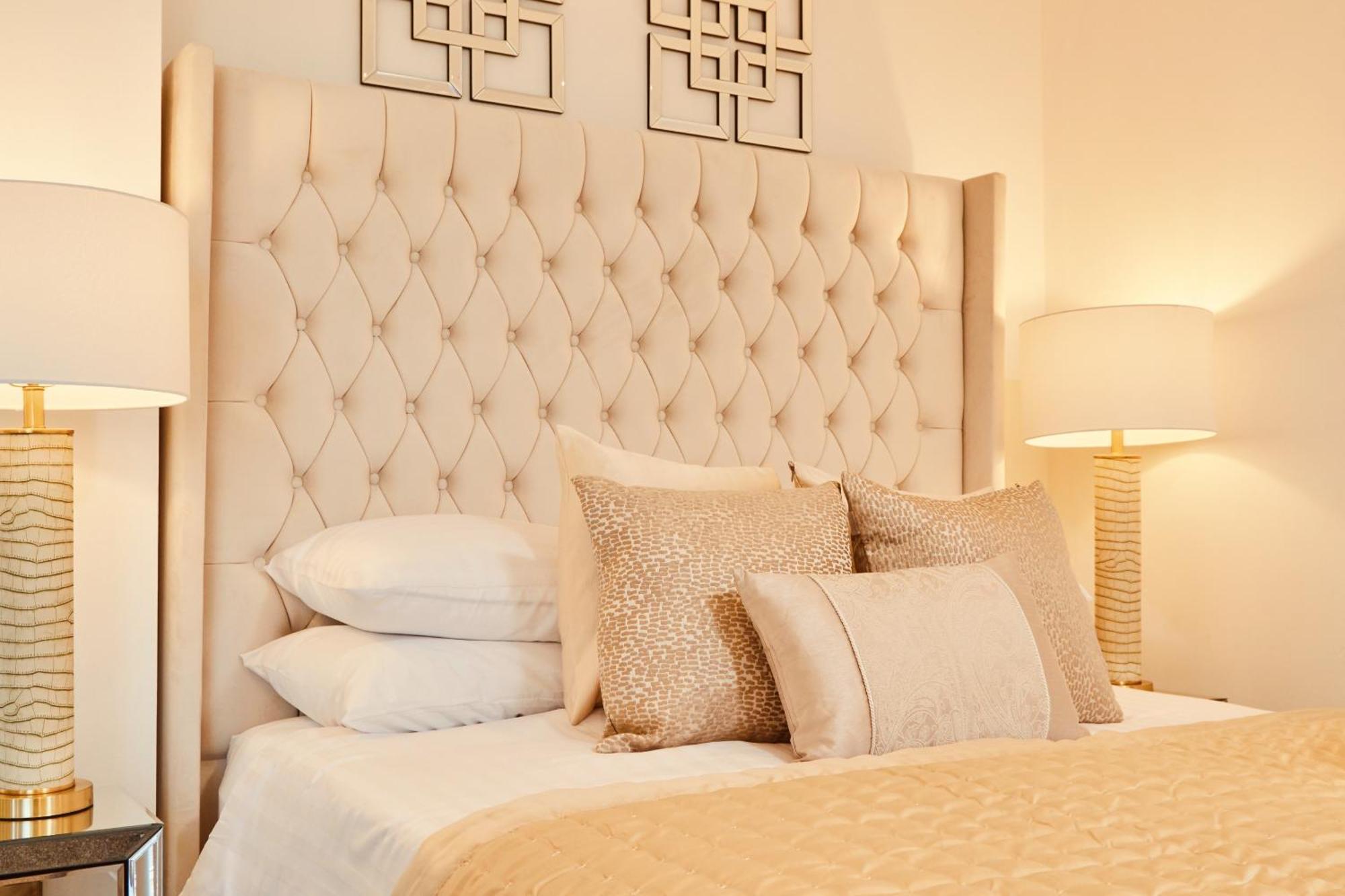 King Deluxe City Apt Large Space& Free Parking! No Balcony ليدز الغرفة الصورة
