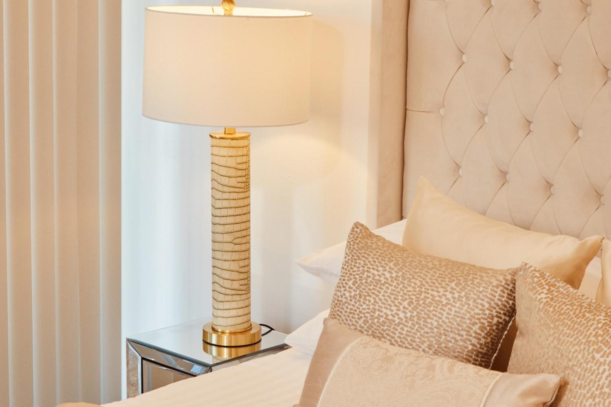 King Deluxe City Apt Large Space& Free Parking! No Balcony ليدز الغرفة الصورة